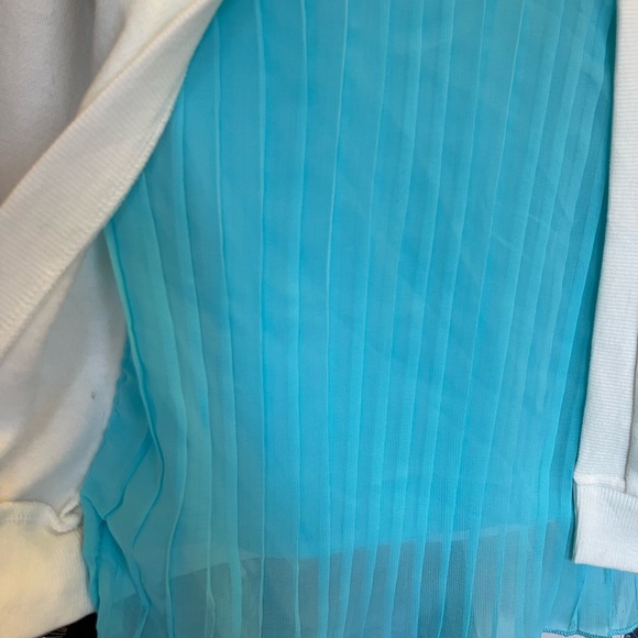 Disney, Frozen light sweatshirt like material featuring Elsa. Sheer paneling, 5T - Picture 6 of 8